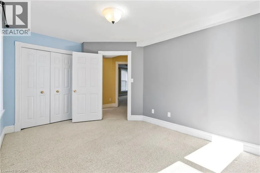439 MAIN Street W