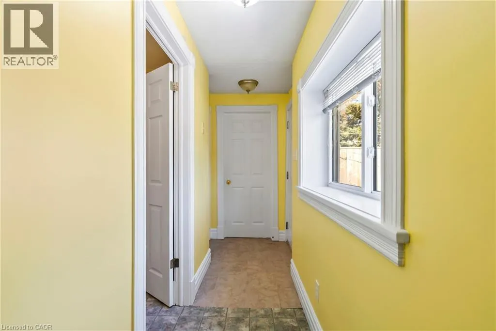 439 MAIN Street W