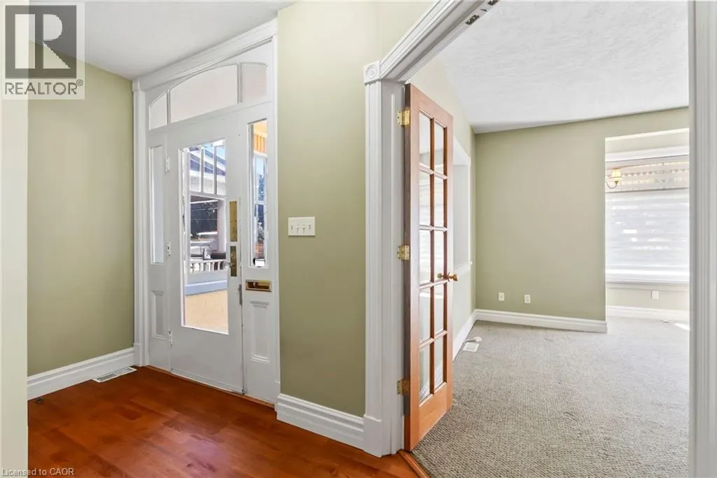 439 MAIN Street W