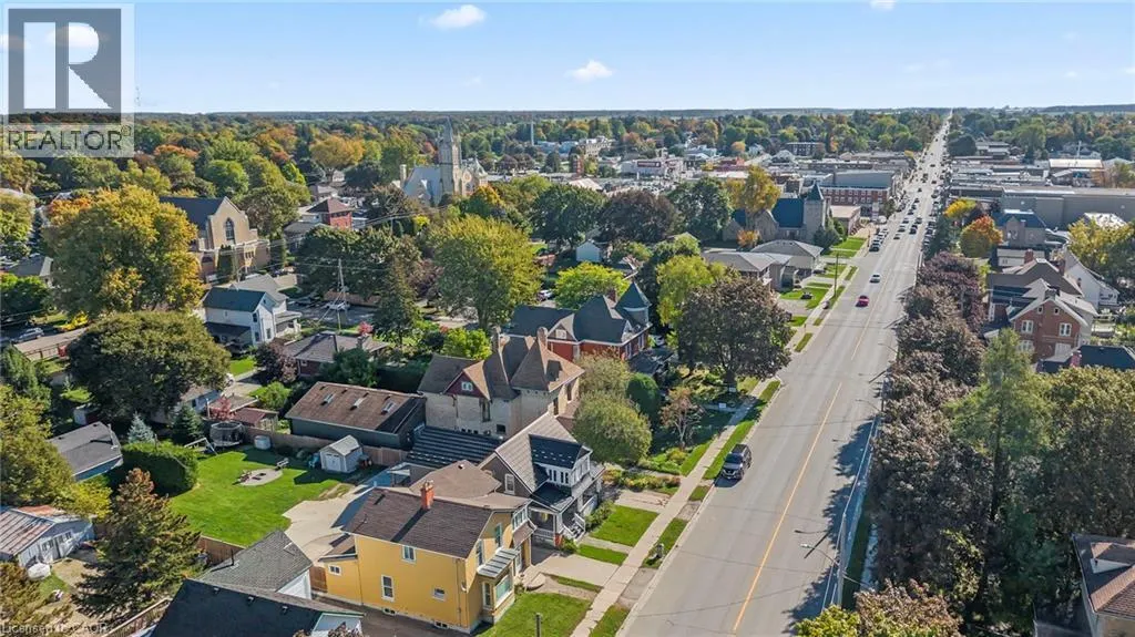 439 MAIN Street W