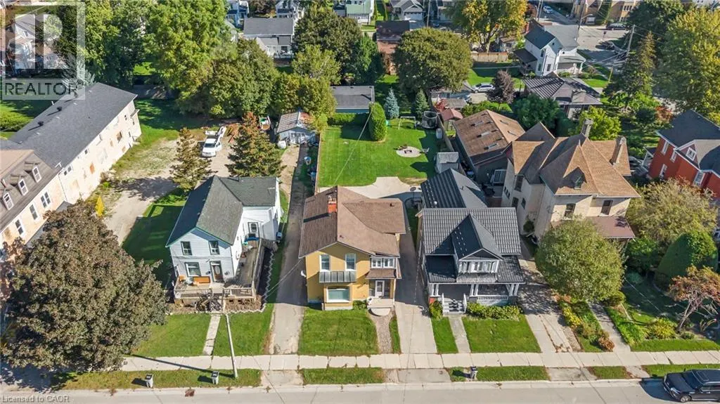 439 MAIN Street W