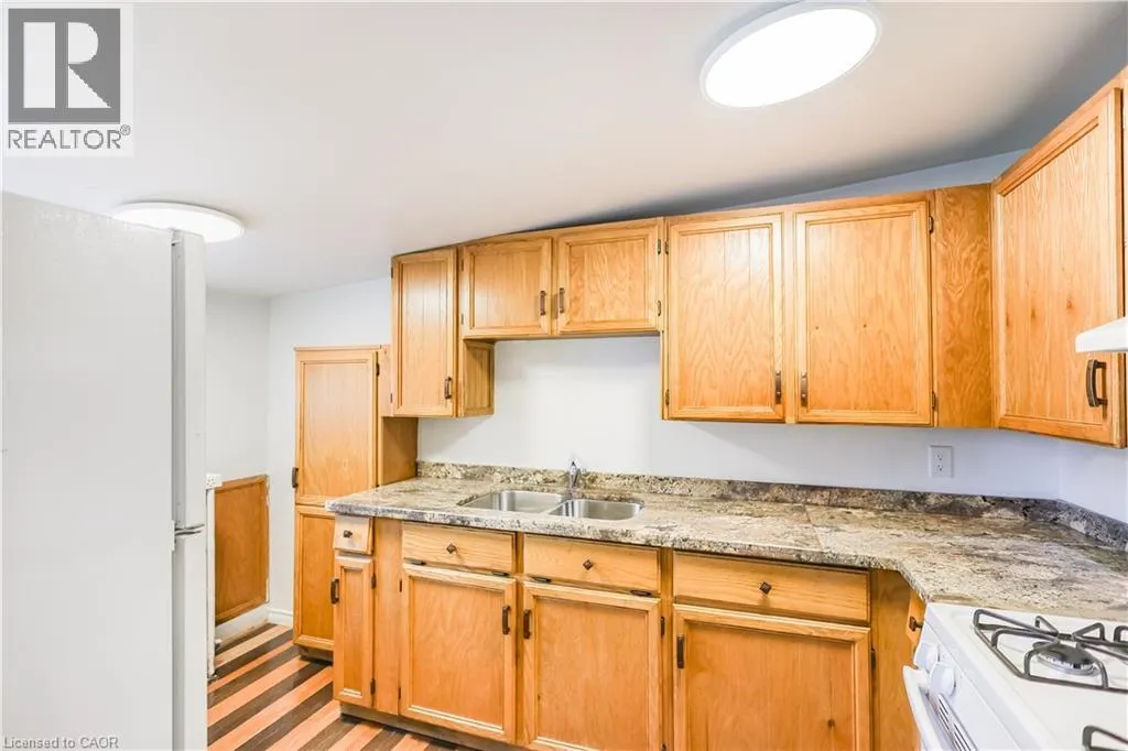 69 VICTORIA Avenue N Unit# 3, #3