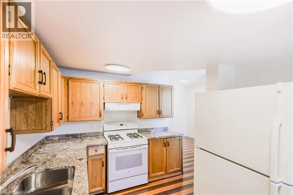 69 VICTORIA Avenue N Unit# 3, #3