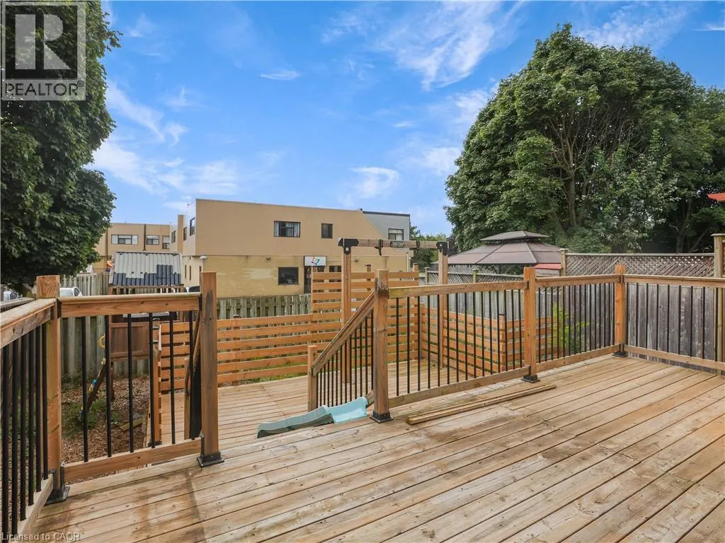 14 CHATEAU Crescent