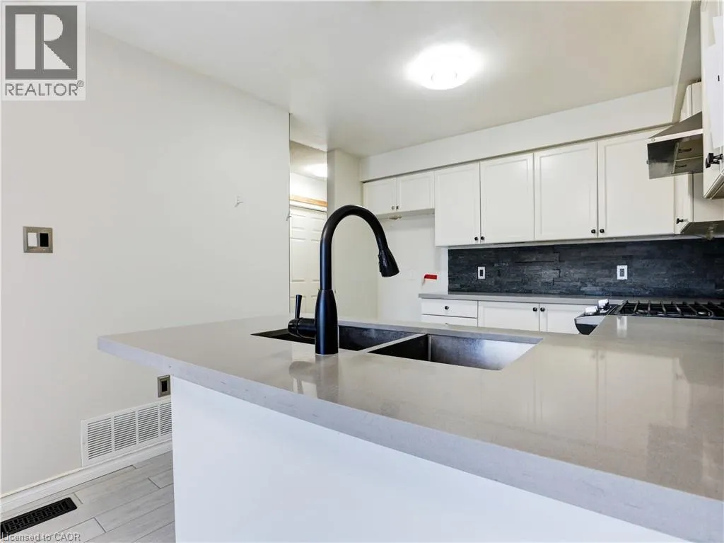 14 CHATEAU Crescent