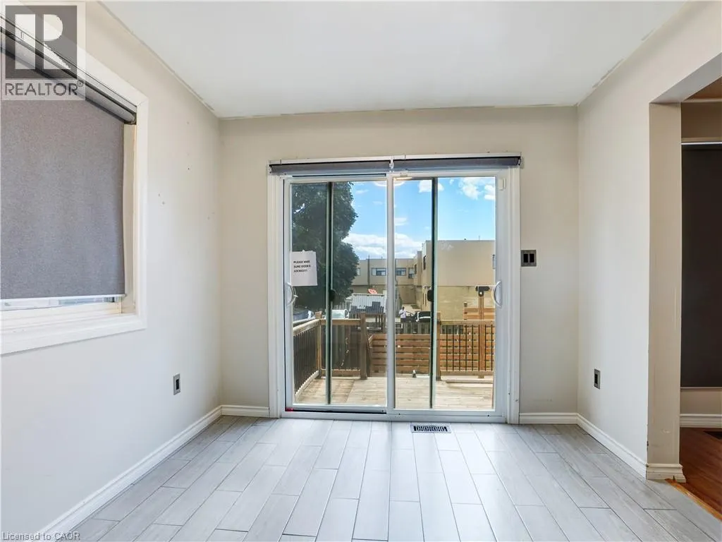 14 CHATEAU Crescent