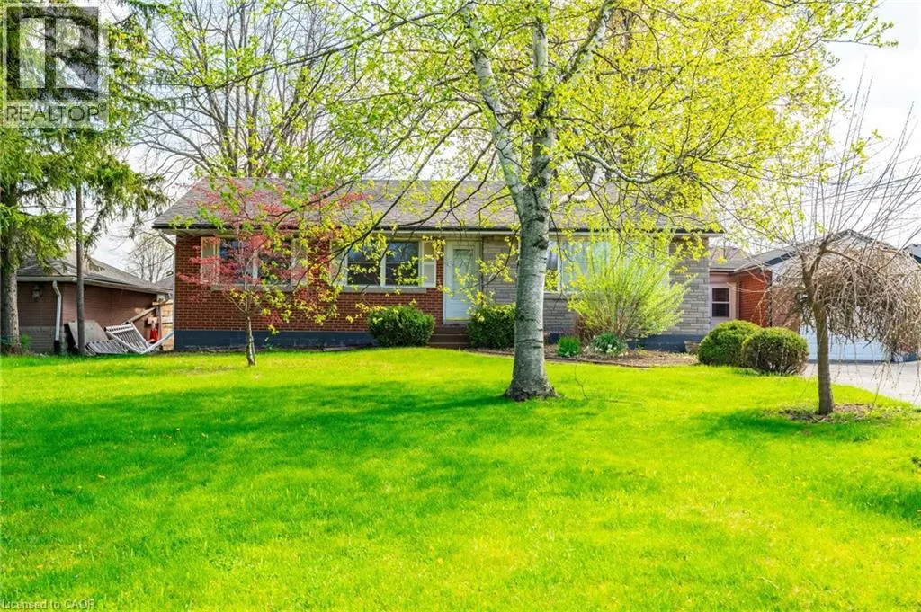 699 RYMAL Road W