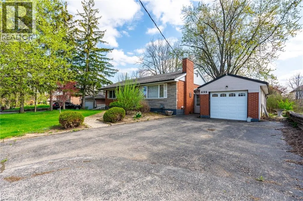 699 RYMAL Road W