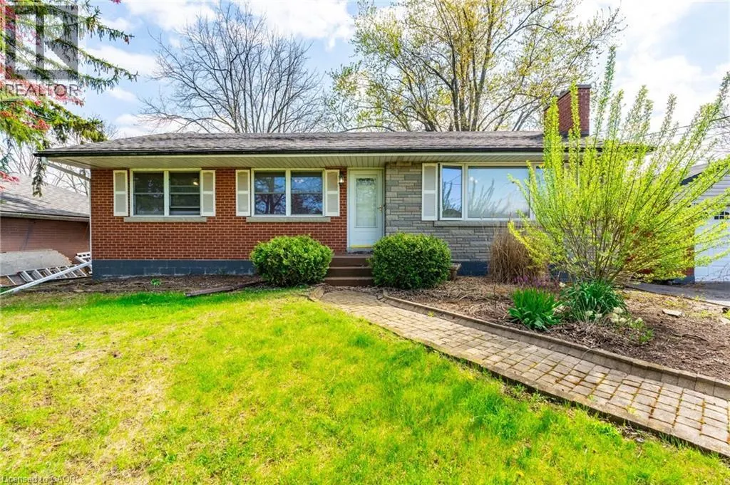 699 RYMAL Road W