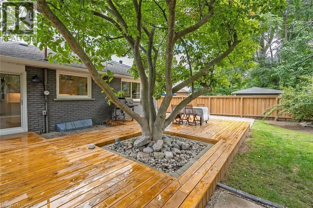 406 OAKWOOD Drive
