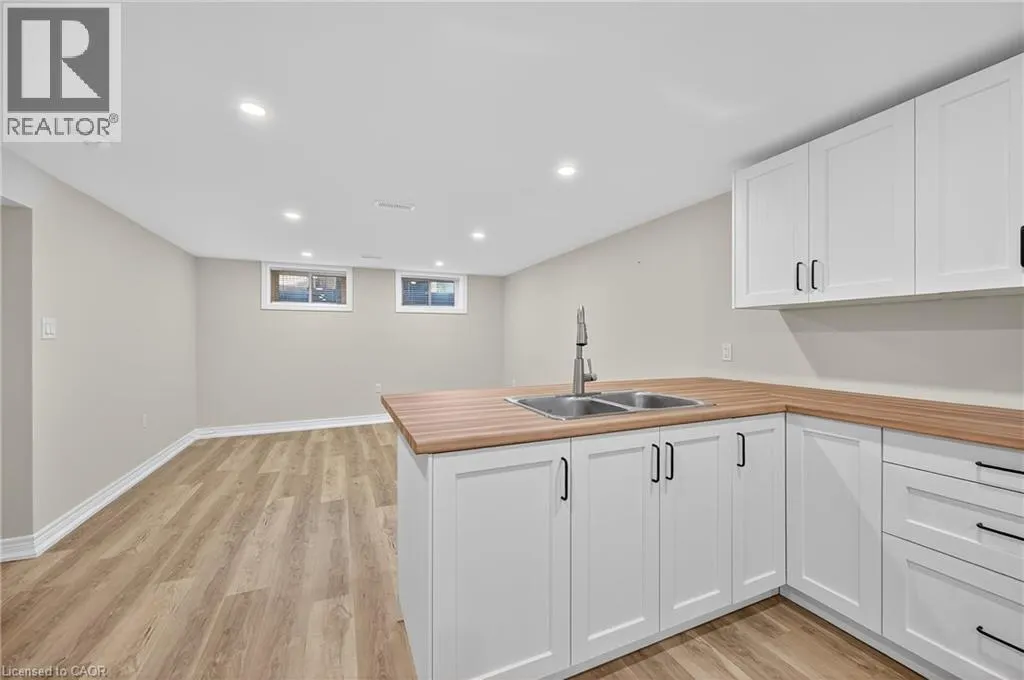 122 TOBY Crescent Unit# 2, #2