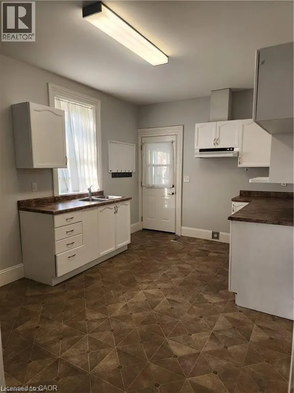 141 LAUREL Street Unit# A, #A