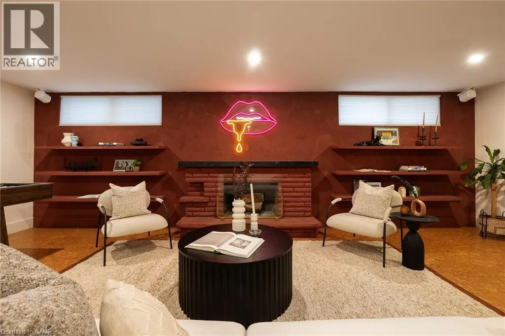 3495 RIVERSPRAY Crescent