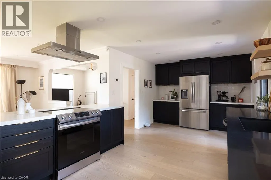 3495 RIVERSPRAY Crescent