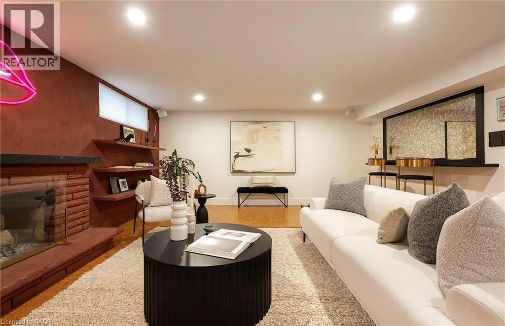 3495 RIVERSPRAY Crescent