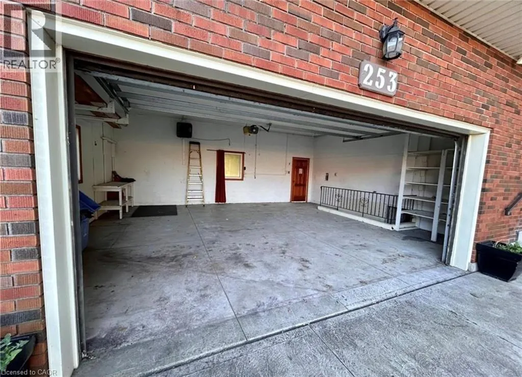 253 LIMERIDGE Road W