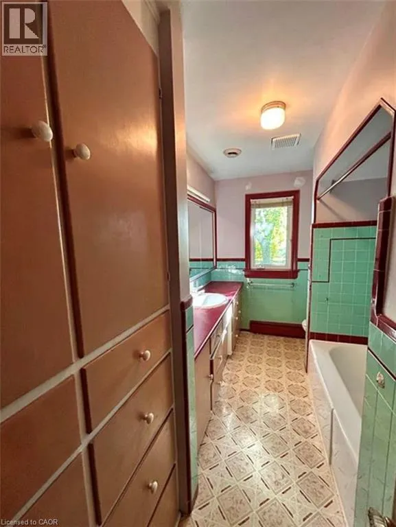 253 LIMERIDGE Road W