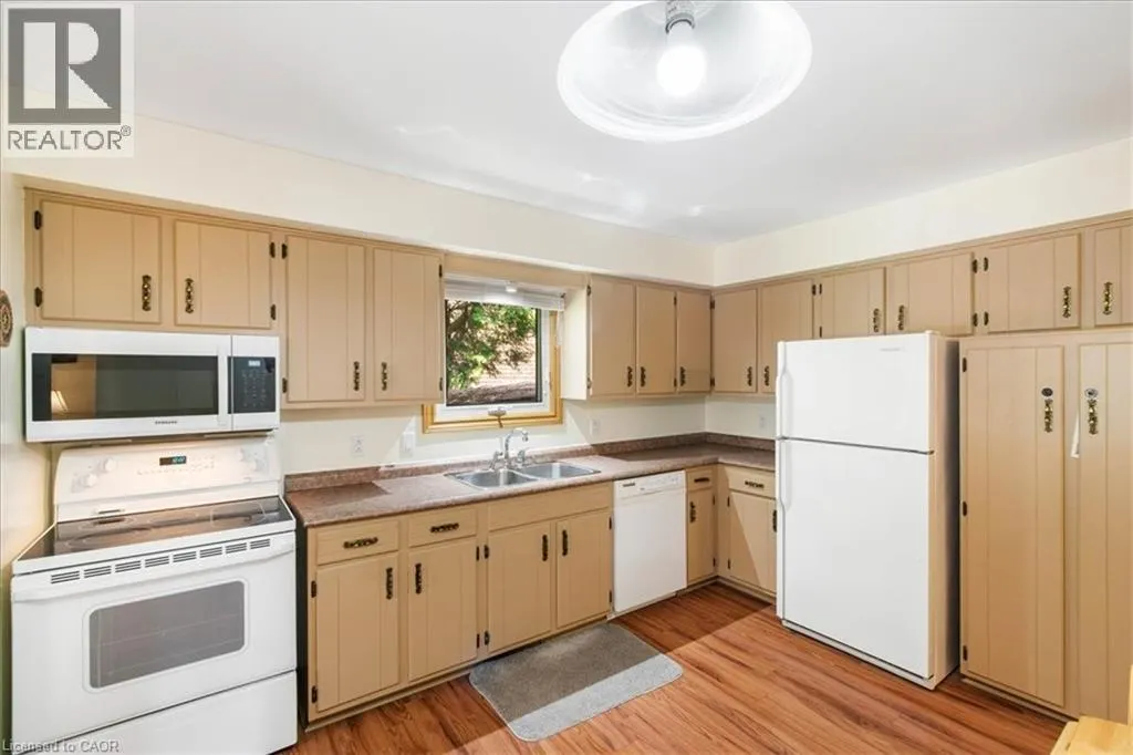 18 DIXON Drive