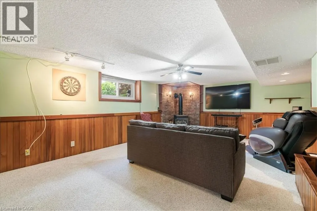 18 DIXON Drive