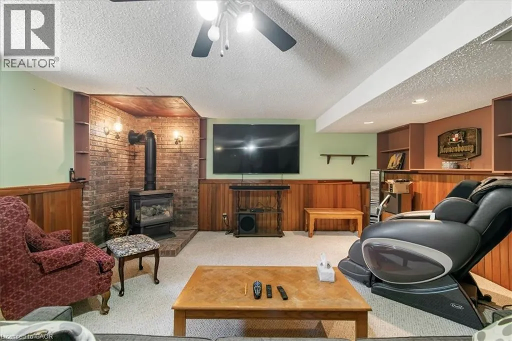 18 DIXON Drive