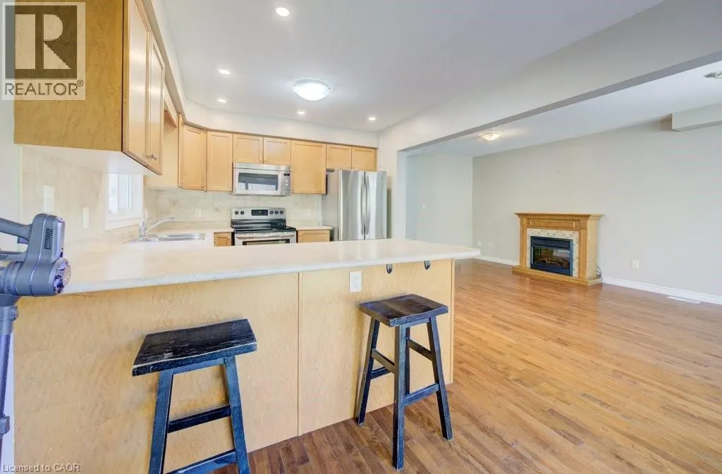 404 TEALBY Crescent