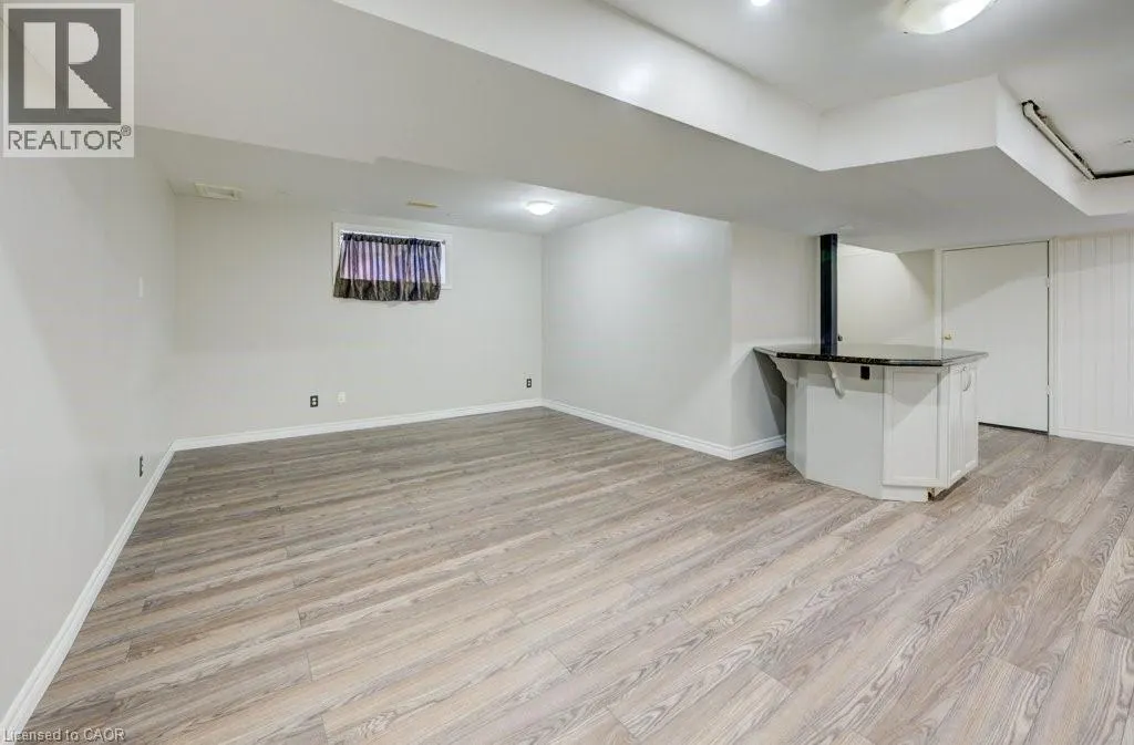 404 TEALBY Crescent