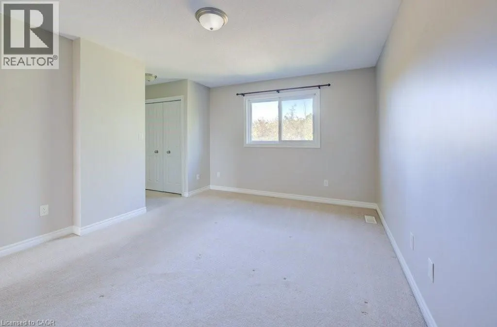 404 TEALBY Crescent