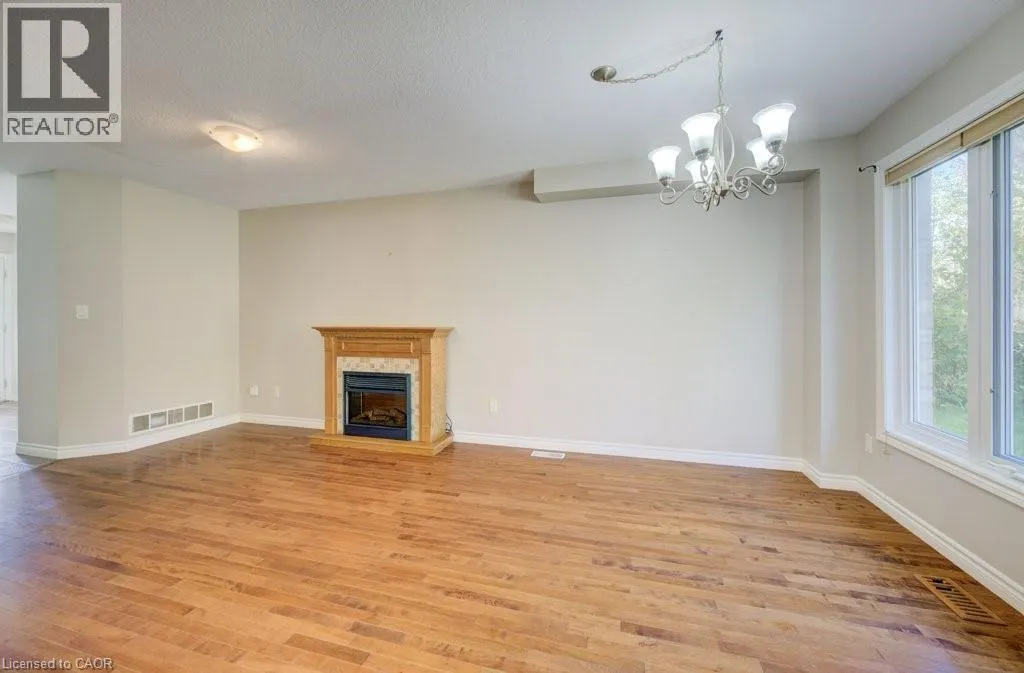 404 TEALBY Crescent