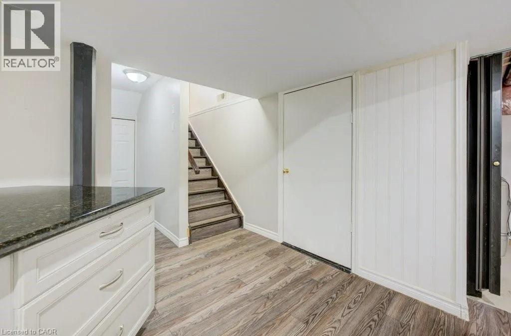 404 TEALBY Crescent