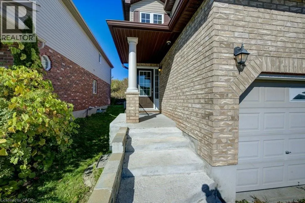 404 TEALBY Crescent