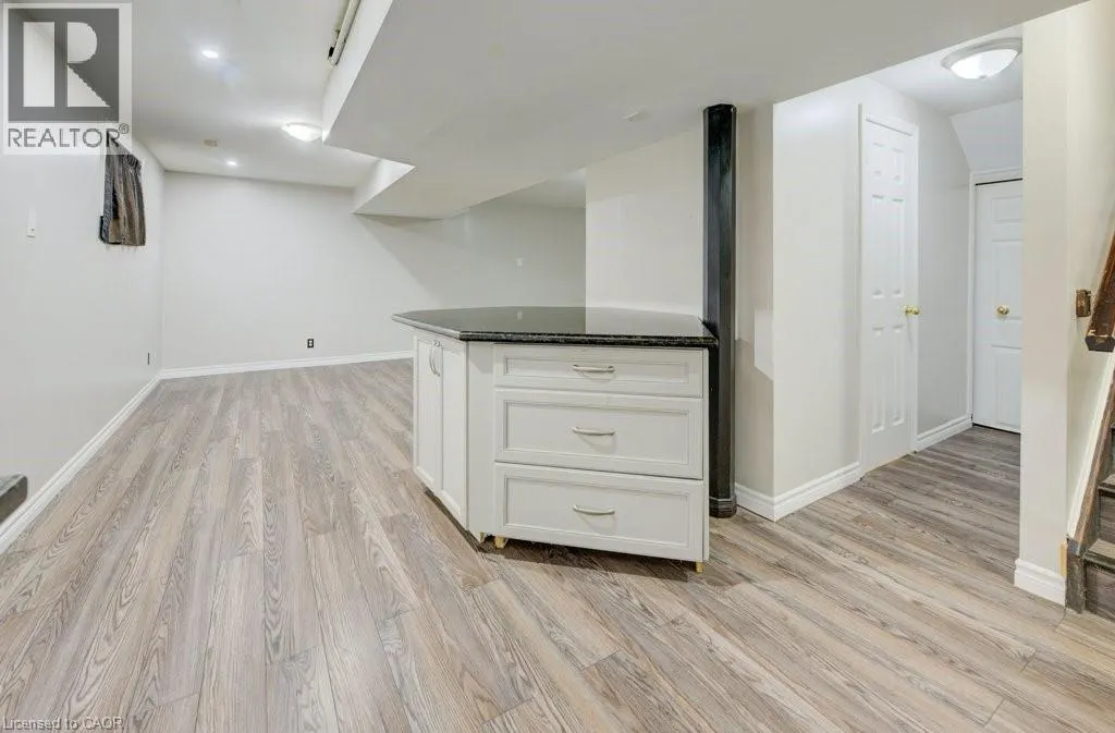 404 TEALBY Crescent