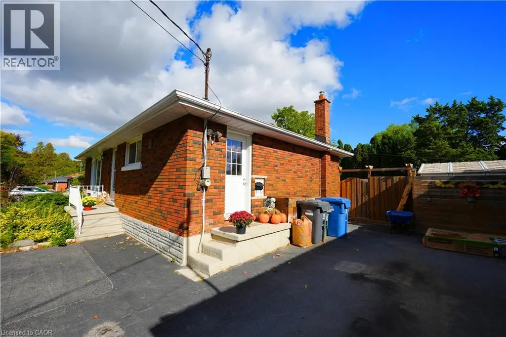 53 FREEMAN Avenue