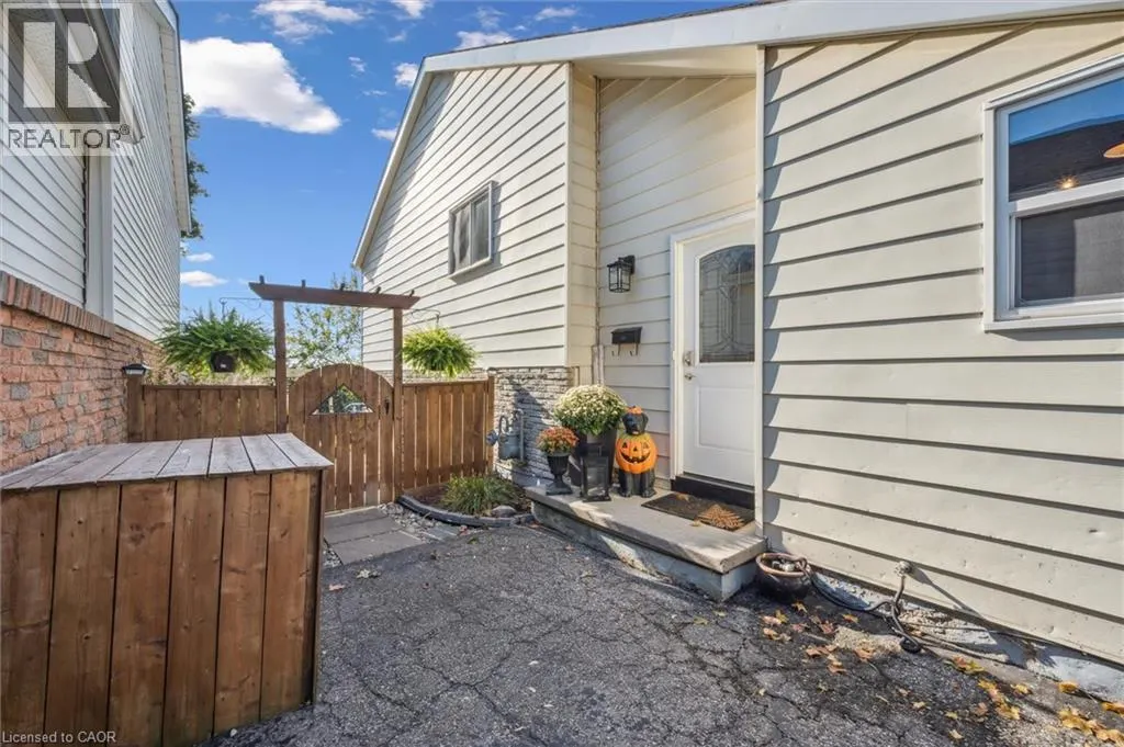 95 MACATEE Place