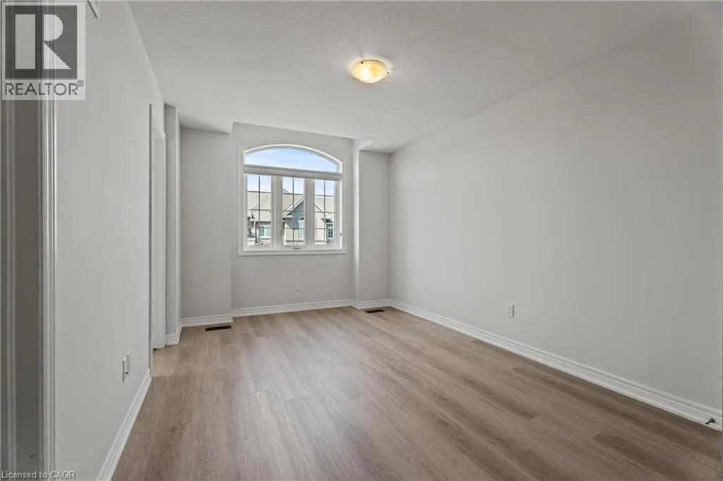 8 LINDEN PARK Lane