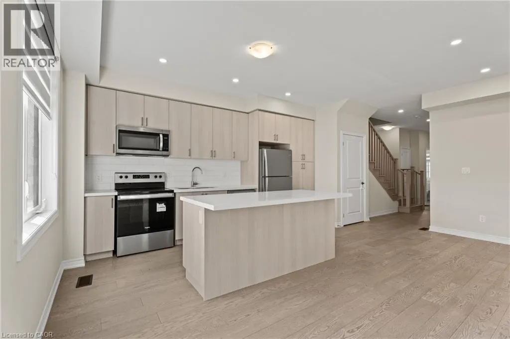 8 LINDEN PARK Lane