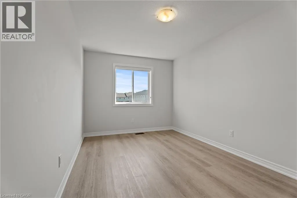 8 LINDEN PARK Lane