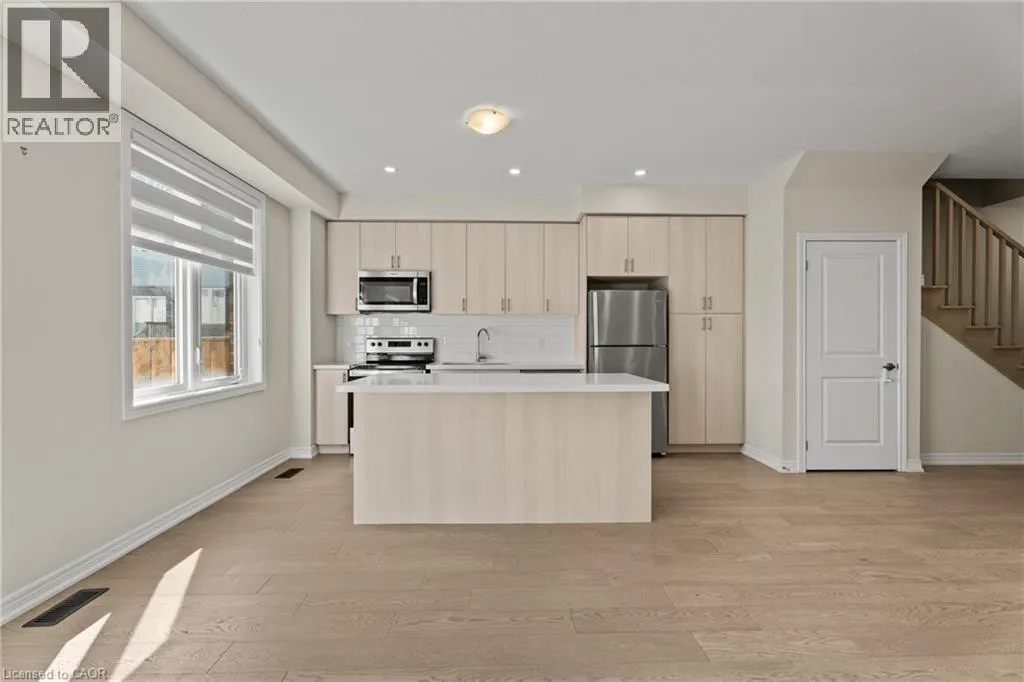 8 LINDEN PARK Lane