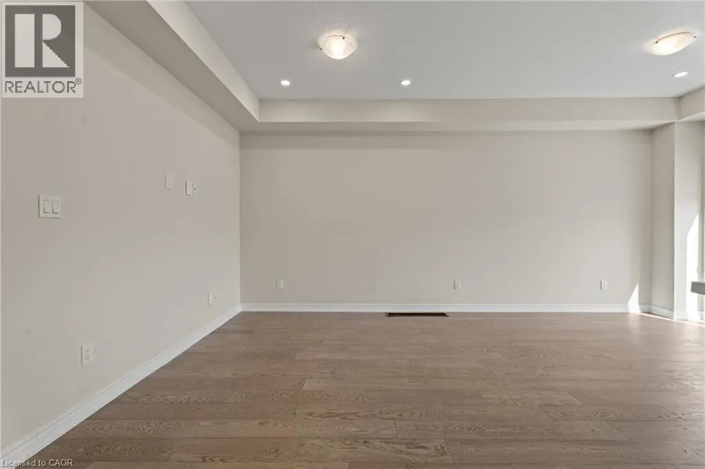 8 LINDEN PARK Lane