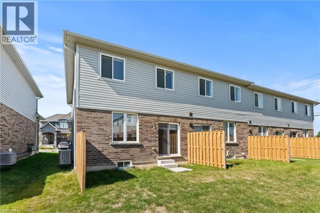 8 LINDEN PARK Lane