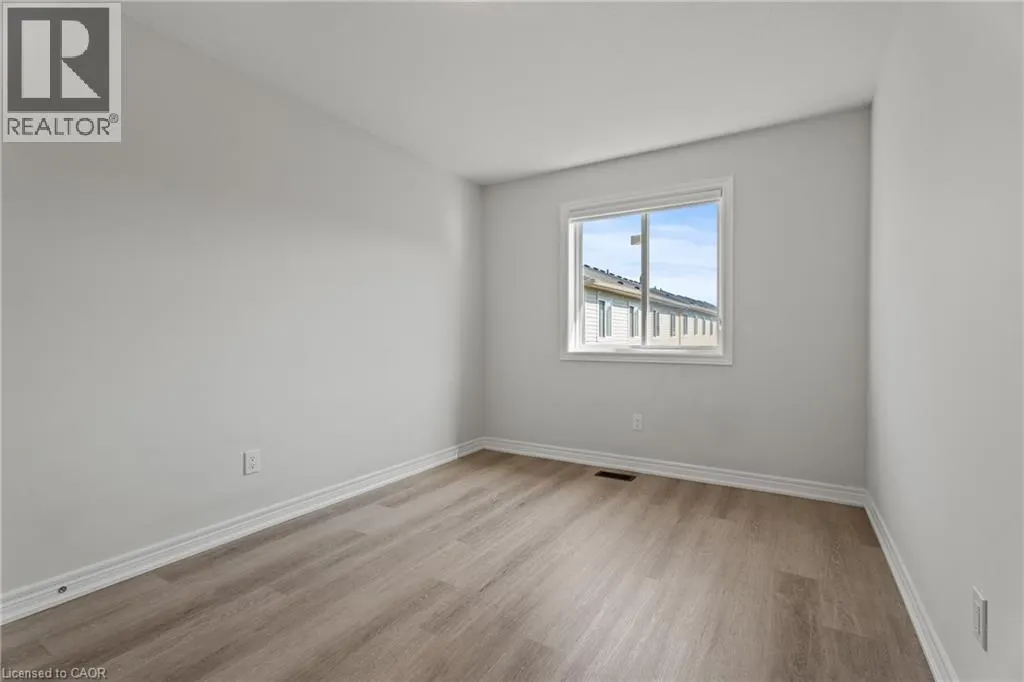 8 LINDEN PARK Lane