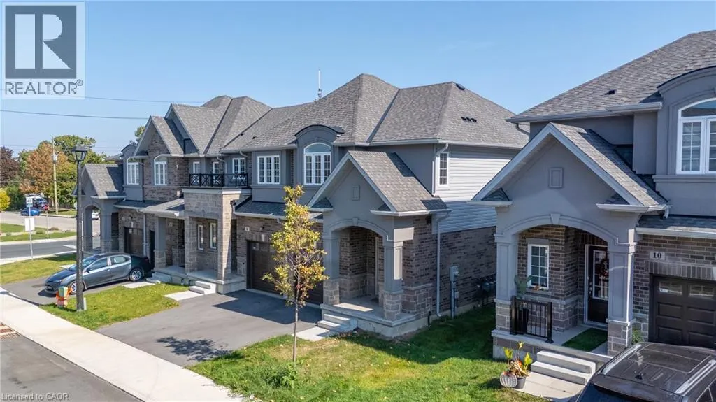 8 LINDEN PARK Lane