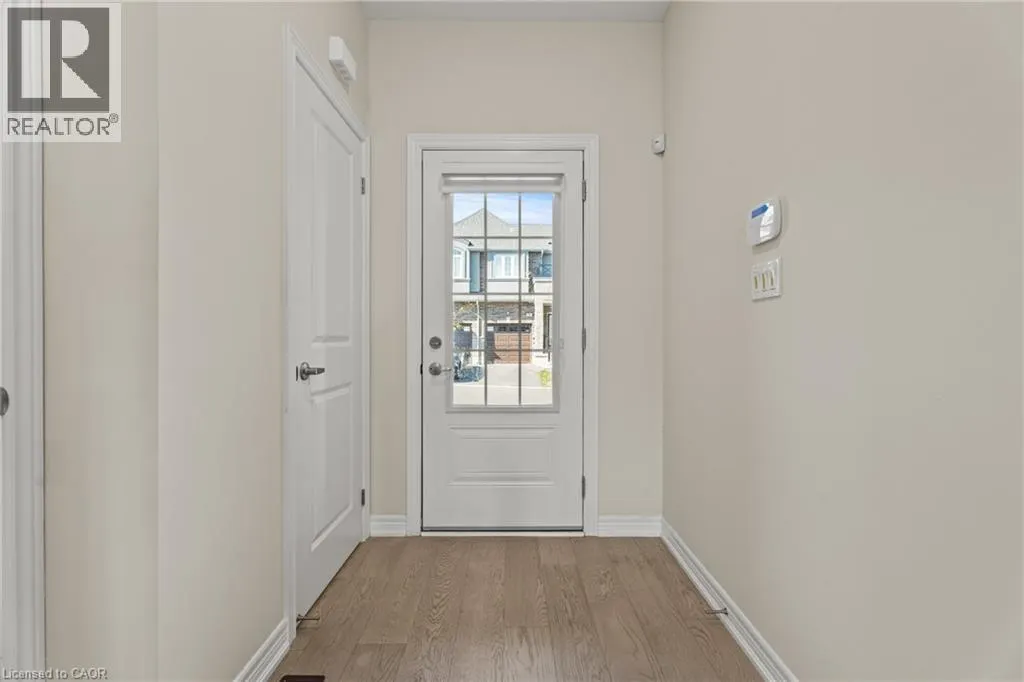 8 LINDEN PARK Lane