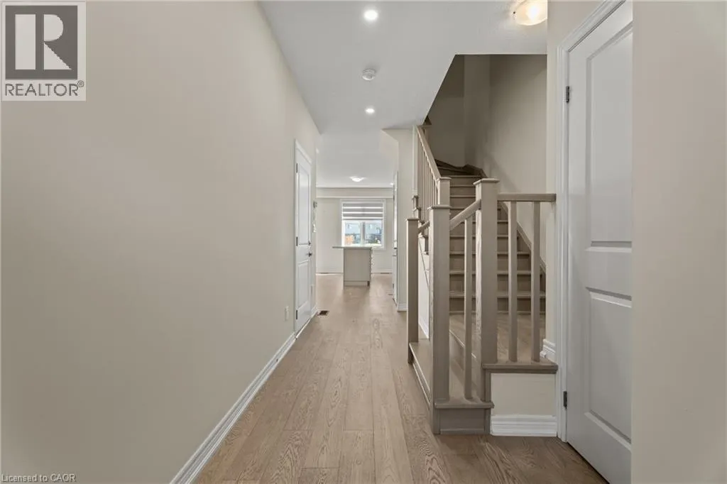 8 LINDEN PARK Lane