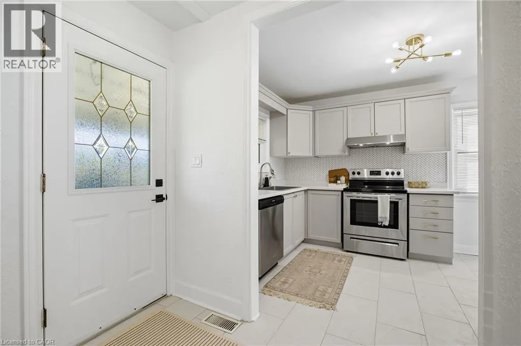 152 STROUD Road
