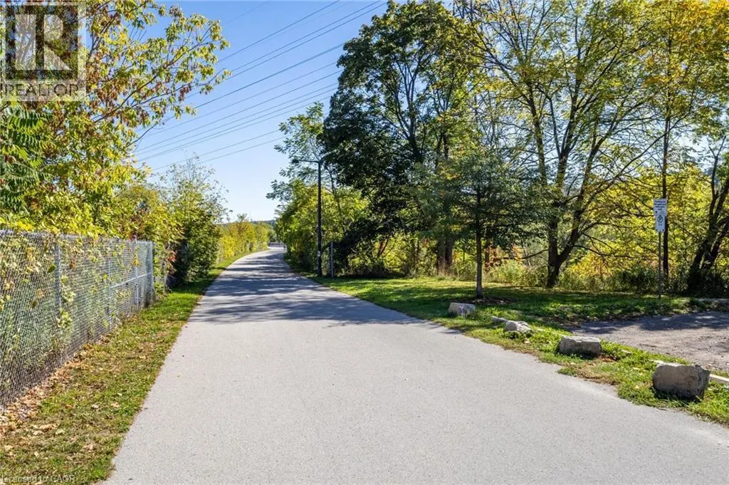 152 STROUD Road