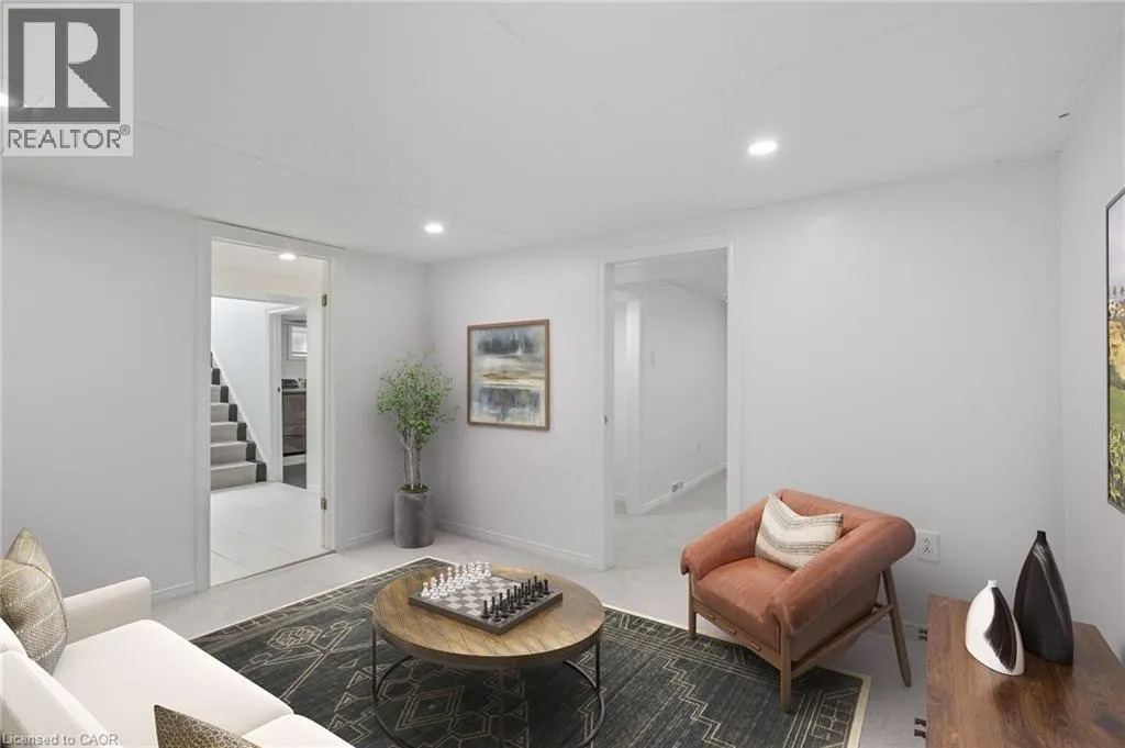 152 STROUD Road