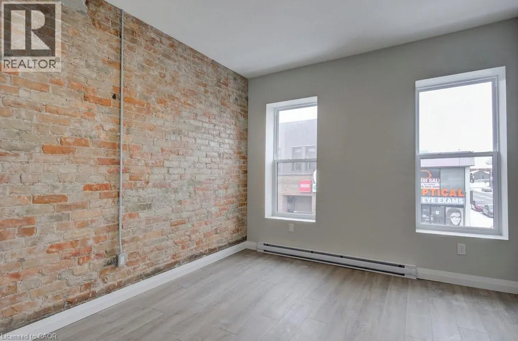 421 DUNDAS Street