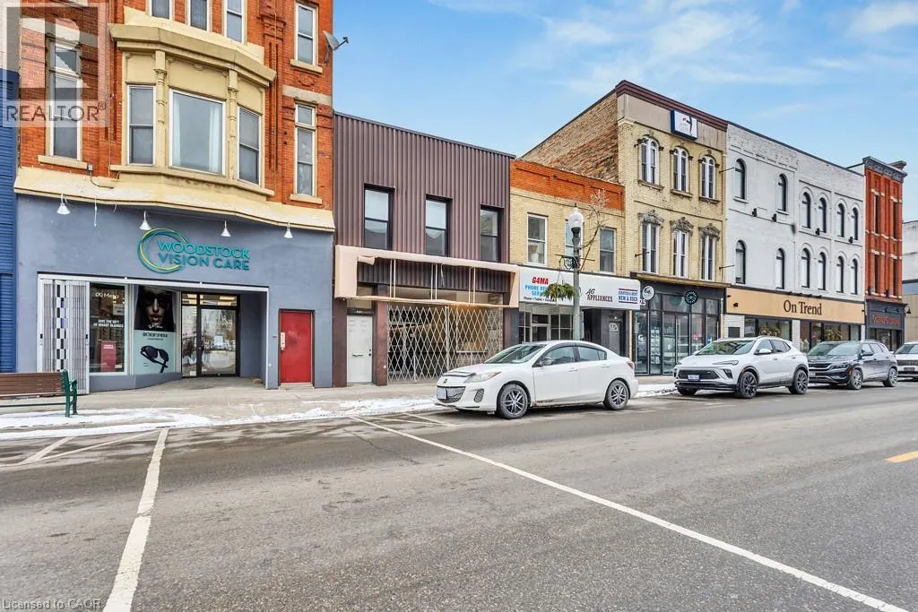 421 DUNDAS Street