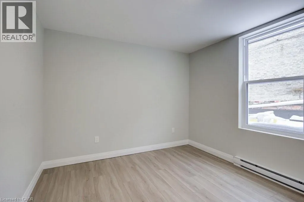 421 DUNDAS Street