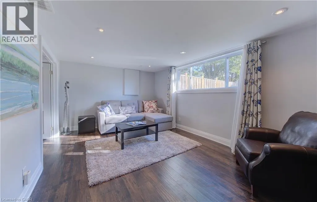 292 PARKMOUNT Drive